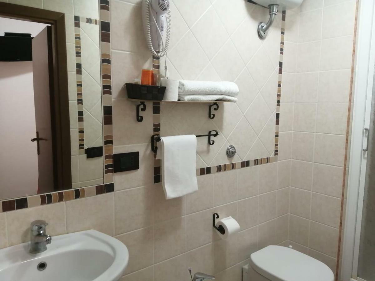 Albergo Ollolai Civitavecchia Eksteriør billede